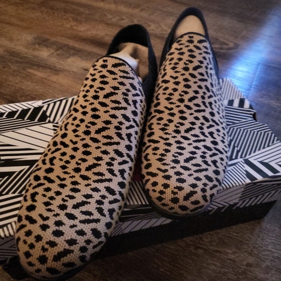 Cleo's by Skechers - Picture 2 of 4